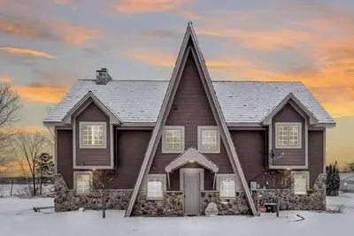 Image de Beautiful Lake home w/hot tub, & 270 ft Lake Shore!