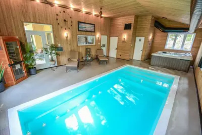 Image de Le Summum St-Sauveur Luxe ++ Piscine INTÉRIEUR / luxury cottage indoor pool-spa