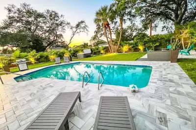 Image de Beautiful Tampa Pool Home w/ Spacious Yard