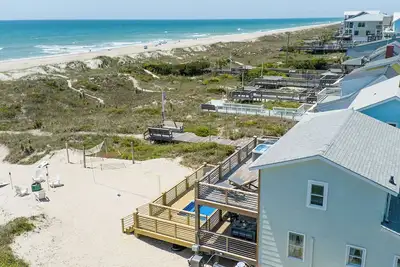Image de Oceanfront Family Cottage: Hot Tub, Heated Pool. Game Room & Stunning Beach View