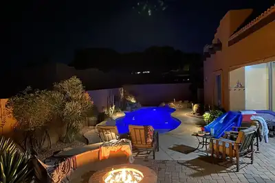 Image de Gold Canyon home with Private  Pool, gas fire pit and Putting Green