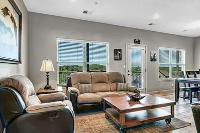 Image de DogLeg Retreat - 5 min to Sdc\/strip! pools, golf & more