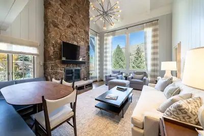 Image de Deluxe Snow-capped Suite, Mtn views, hot tub+sauna access, steps from Vail Lifts