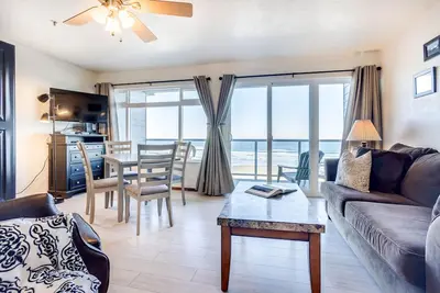 Image de Ocean Front Condo! Nye Beach! Walk to Everything!