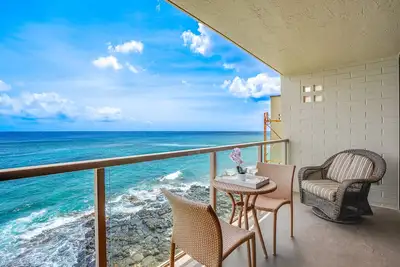 Image de Oceanfront condo in Poipu with balcony, W/D & partial Ac - 10 steps to the beach