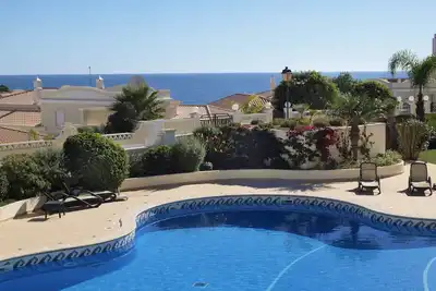 Image de Award Winning Beach Apartment with Ocean Views only Minutes Walk to the Beach