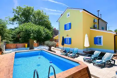 Image de Charming stone villa with wonderful garden and pool