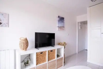 Image de Beau Studio Avec Balcon Vue à 7 Min De La Plage