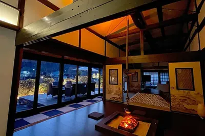 Image de A house with a hearth surrounded by Mt. Fuji and Yatsugatake.