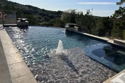 Image de Rare Find: Secluded Hillside Views w Swimming Pool