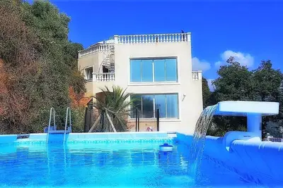 Nice Plage (Le Chêne)  Appartement-Villa F2 Piscine Vue Mer Jardin Barbecue