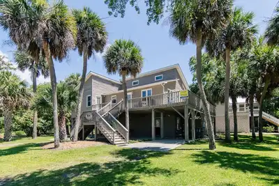 Image de Island Gossip: Dog-Friendly Paradise w/ Sun Deck & Easy Beach Access; Cable Tv/WiFi