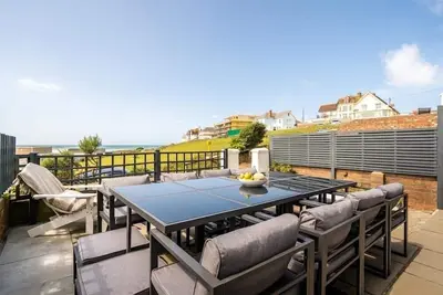 Image de Crooklets House is a 6 bedroom house, 150 metres from the beach