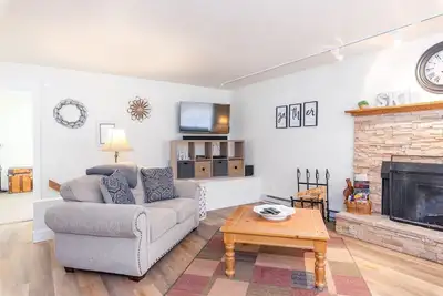 Image de Bhv L1-Mountain Getaway across from the Ski Resort