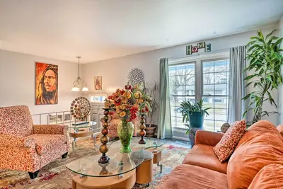 Image de Home w/ Fire Pit - 8 Mi to Dtwn Mile Square!