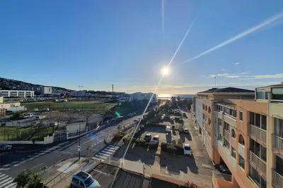 Studio cabine à 150m des plages avec parking privé