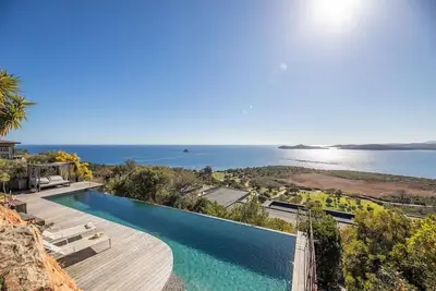 Image de Villa de prestige vue panoramique d'exception mer\/montagne, piscine
