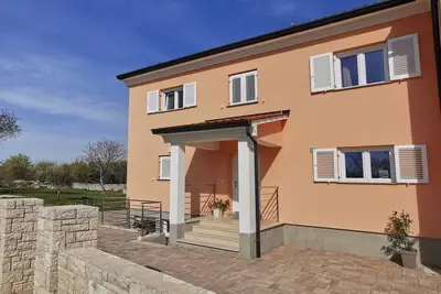 Image de Maison de vacances avec 3 chambres à Bale