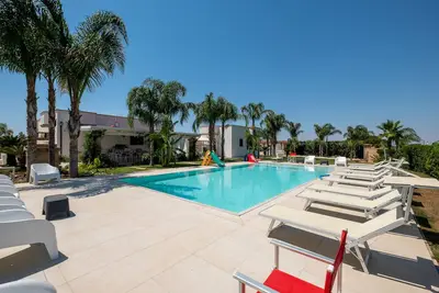 Image de Villa Perla Salentina pour animaux domestiques avec piscine privée, jardin, terrasse et Wi-Fi