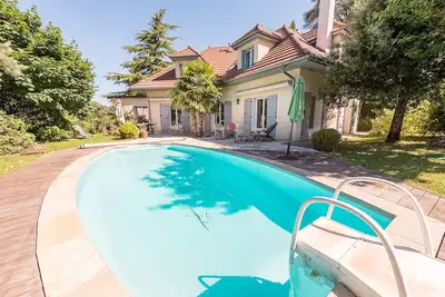 Image de Annecy - Lumineuse Villa de famille avec Piscine