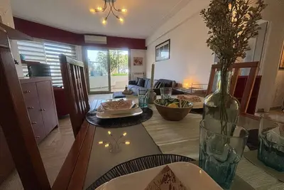 Image de Charmant T2 avec terrasse, climatisé, centre-ville Antibes, proche mer et commerces