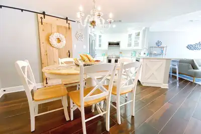 Image de Coastal Chic☀️ Fully Updated 3\/2 BeachView Condo🏝