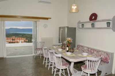 Image de Classic vacation home with Greek charm near the sea and lake