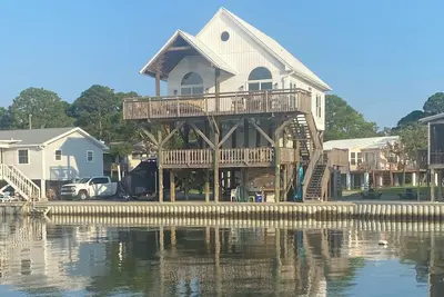 Image de Alligator Point Bayfront Home with Gorgeous Sunset Views