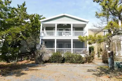 Image de Coastal 3br + Loft with Decks and Sea Colony Access – Walk to the Beach