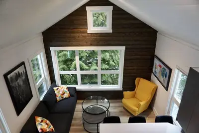 Image de Bright Modern 1-bdrm Creekside condo with rooftop deck