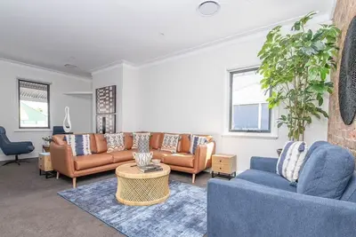 Image de McNamara Lane - Cbd, 7 Smart TVs, Sleeps 11