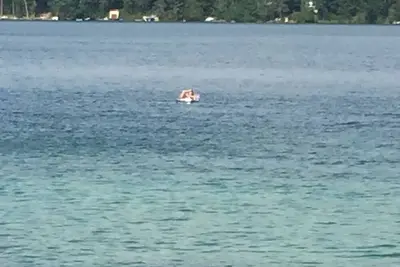 Image de 100' Waterfront home on crystal clear Bear Lake in Kalkaska with stunning views!