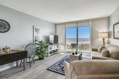 Pelican Pathway | Beachfront, Gorgeous Views!
