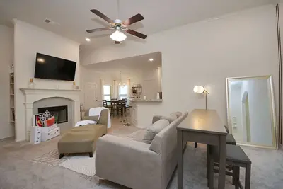 Image de World Cup House! Close to Everything:mins from to Downtown, Nrg, Medical Center!