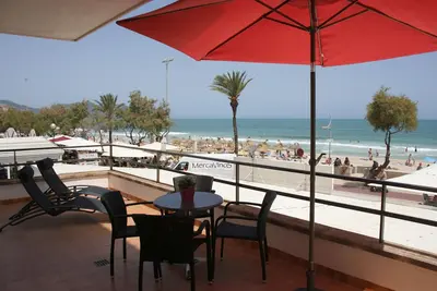 Image de App. Rigo 1-A(right, 2 bedrooms): Spacious beach apartment, frontal sea view