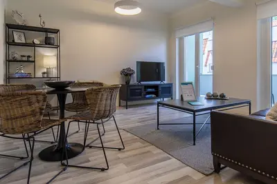 Image de Glamorous Lisbon 2bdr Apartment by LovelyStay