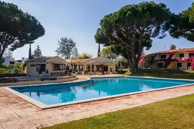 Image de Gorgeous 2bdr W/Patio & Pool by LovelyStay