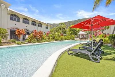 Image de Tropical Escape at Mango Lagoon Resort – Spacious 2-Bedroom Apartment with Pools, Palm Cove Charm, and Easy Esplanade Access