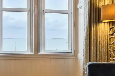 Image de We love the view towards Inchkeith Island over the water.