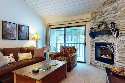 Image de St. Anton 54 Steps to Canyon Lodge, Remodeled, Covered Parking by RedAwning