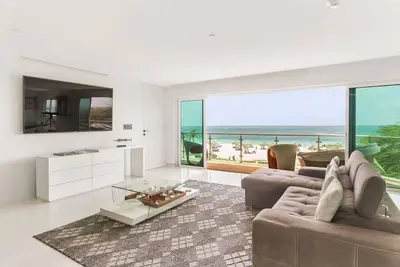 Image de Penthouse w/ Ocean View at Oceania 331 by Bocobay