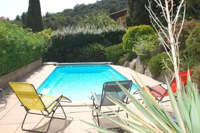 Villa vue mer et piscine à Cavalière - 1 km plage