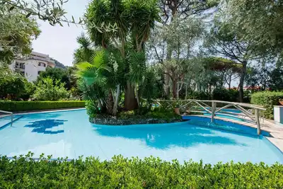 Image de Central Sorrento 2 Br 2 Bt balcony shared pool & tennis 5 guests