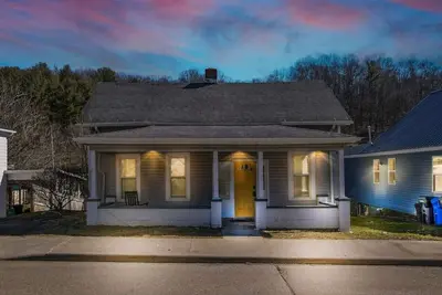 Image de Nostalgic in Nelsonville: Great back yard for pets