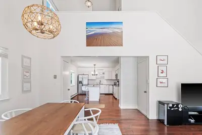 Image de Center of Town - Ideal for Beach, Golf & Tennis