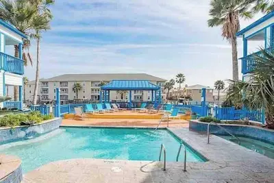 Image de 8❤️Fishing dock❤️Ground Floor❤️hot tub❤️Beach❤️king bed