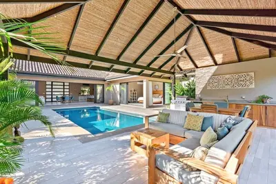 Image de We offer daily house keeping and a exclusive beach club membership for you to enjoy and relax in 5*