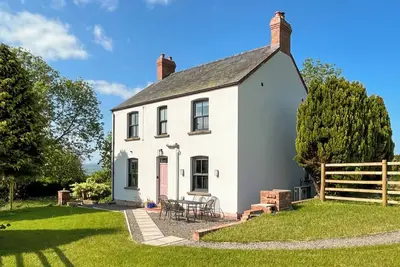 Image de 4 chambres à coucher à Talgarth, near Brecon
