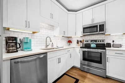 Image de Cozy Capri Condo: Charming 1br 1ba Downtown!
