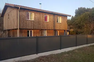 Image de Chaleureuse maison en bois entre Lac, Forêt et Océan - Idéale pour la famille